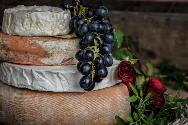 Où découvrir les techniques de fabrication de fromage en France ?
